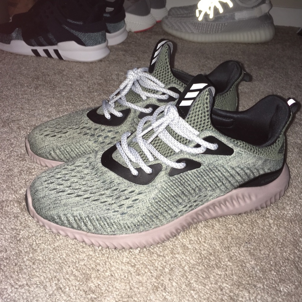 Adidas ALPHABOUNCE shoe